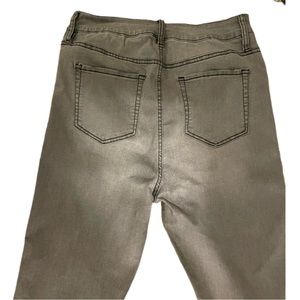 Ultra Hi-rise crop jegging Hot Topic Denim with light distressing